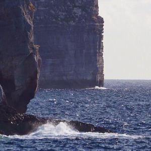 一个吃奶一个添下边18禁欧美
